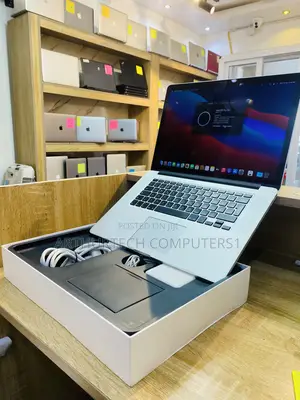 New Laptop Apple MacBook Pro 2015 16GB Intel Core I7 SSD 256GB