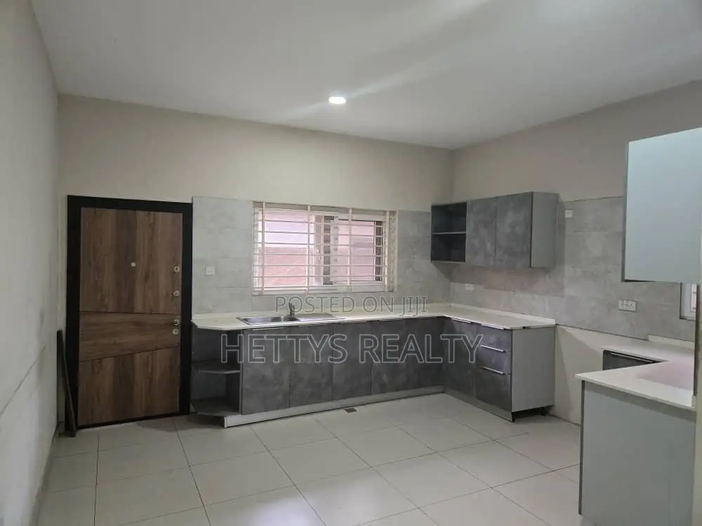 3bdrm House in Ablekuma for sale