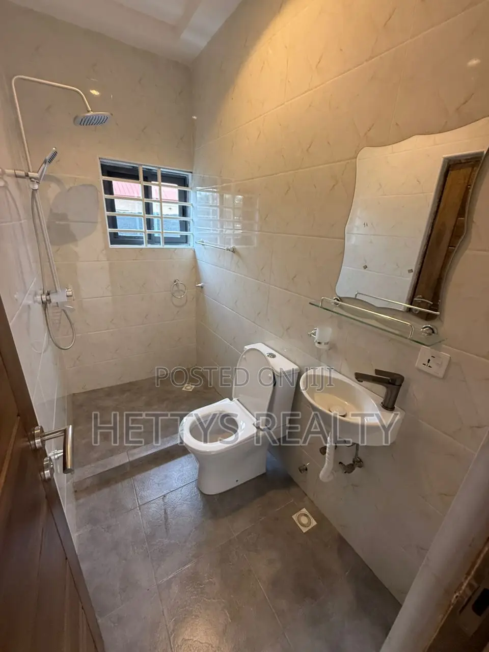 3bdrm House in Ablekuma for sale