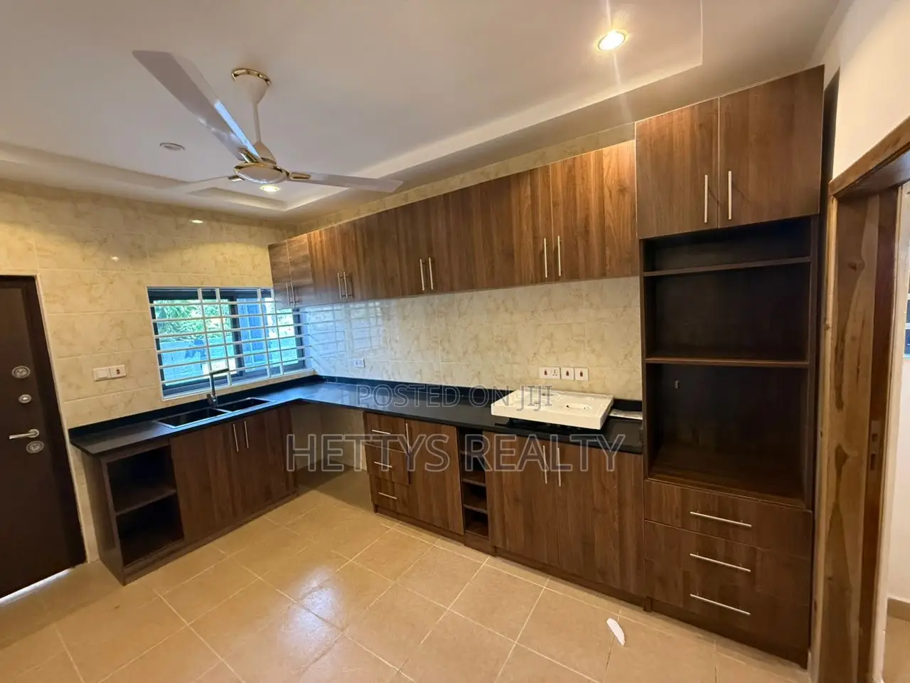 3bdrm House in Ablekuma for sale