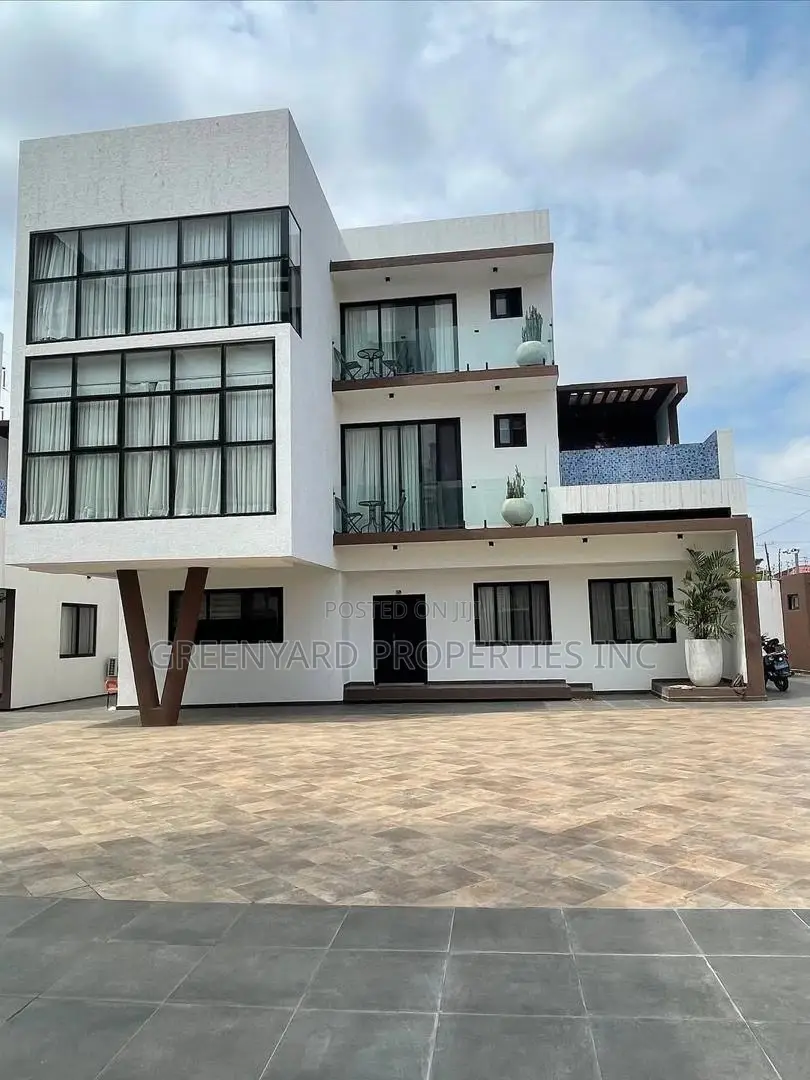 Furnished 4bdrm Townhouse / Terrace in Adjiringanor, Adjiriganor