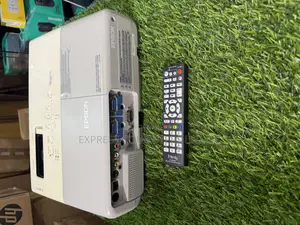 Epson Powerlite 83+ Multimedia Projector Lumen 2200 Remote