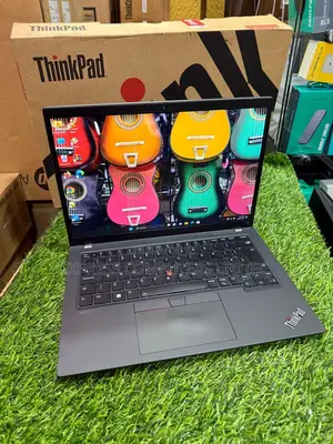 Laptop Lenovo ThinkPad T14 G1 16GB Intel Core I7 SSHD (Hybrid) 512GB
