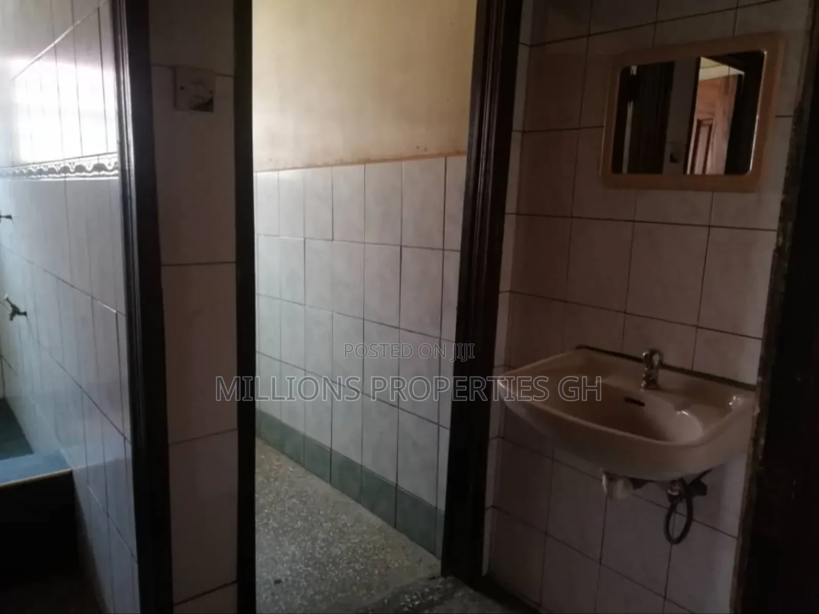 4bdrm House in Millions Properties, Kumasi Metropolitan for sale