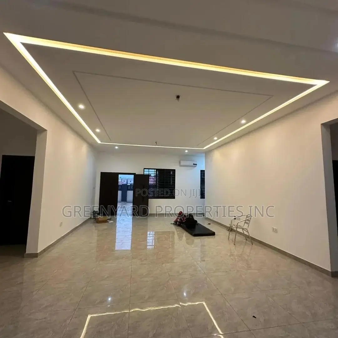 3bdrm House in C8, Lake Side Estate for sale