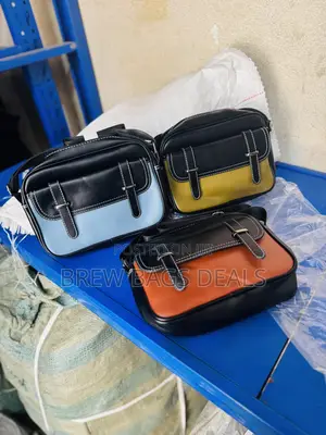 Top Quality Pure Leather Unisex Side Bag With Shoulder Strap.