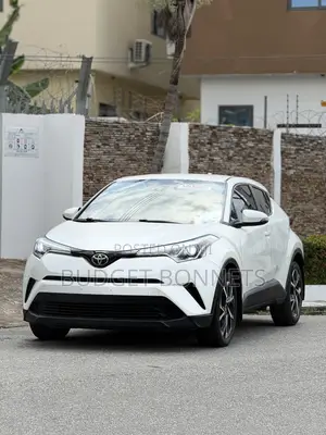 Toyota C-HR XLE FWD 2019 White