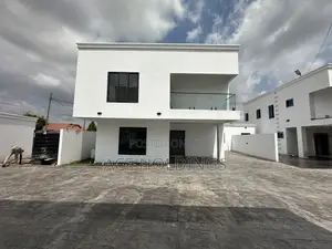 3bdrm House in School Junction, Ashaley Botwe for sale