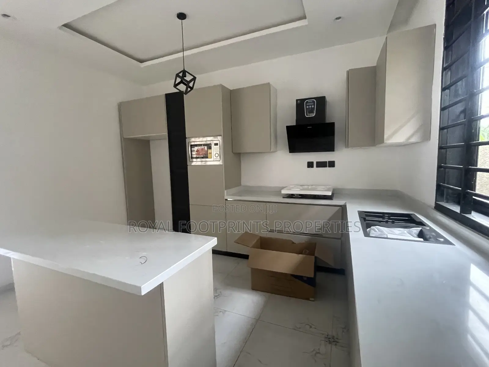3bdrm House in Luxelooks Properties, East Legon for rent