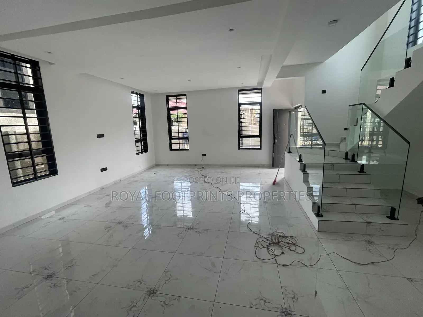 3bdrm House in Luxelooks Properties, East Legon for rent