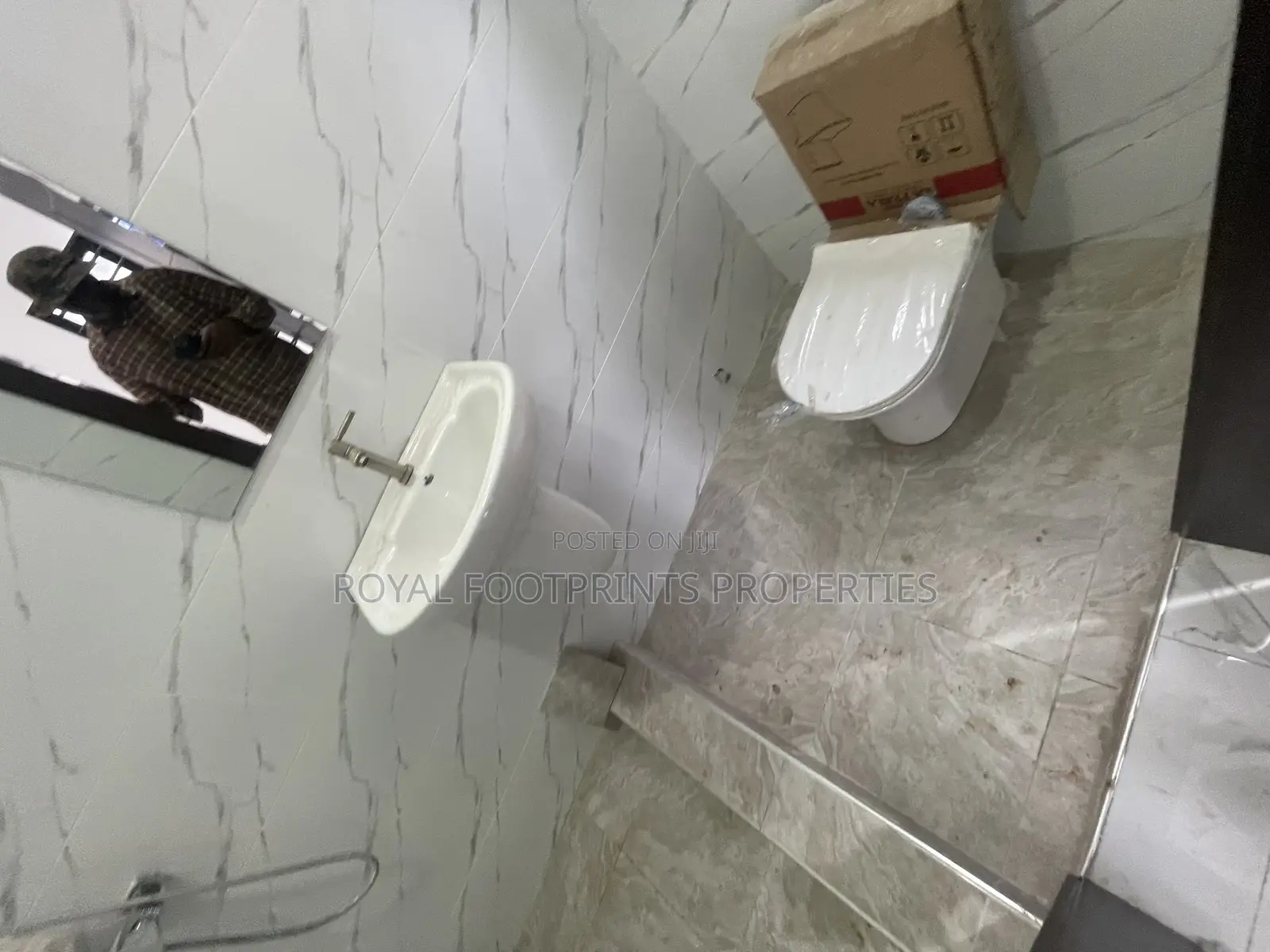 3bdrm House in Luxelooks Properties, East Legon for rent