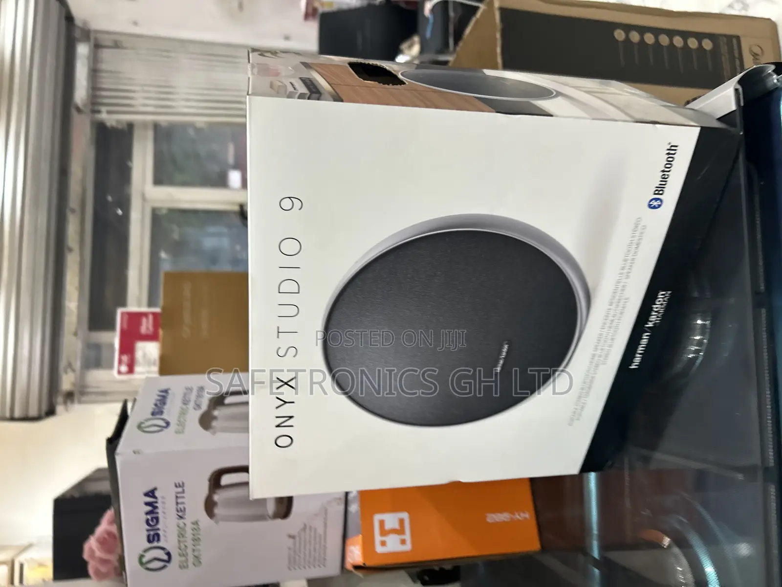 Neatly Bulky Harman Kardon Bluetooth Onyx Studio 9 Speaker