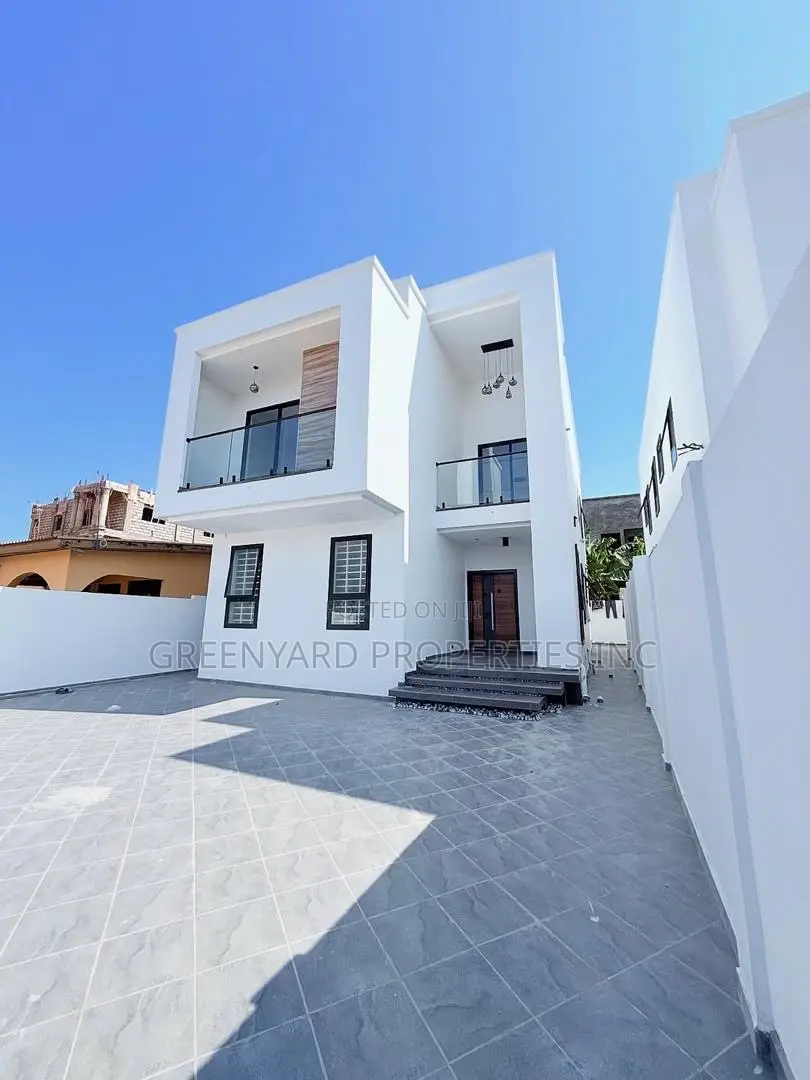 4bdrm House in Sakumono, Spintex for sale