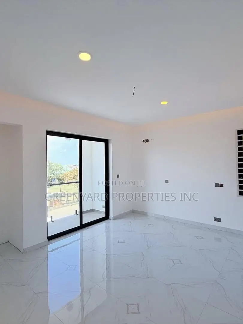 4bdrm House in Sakumono, Spintex for sale