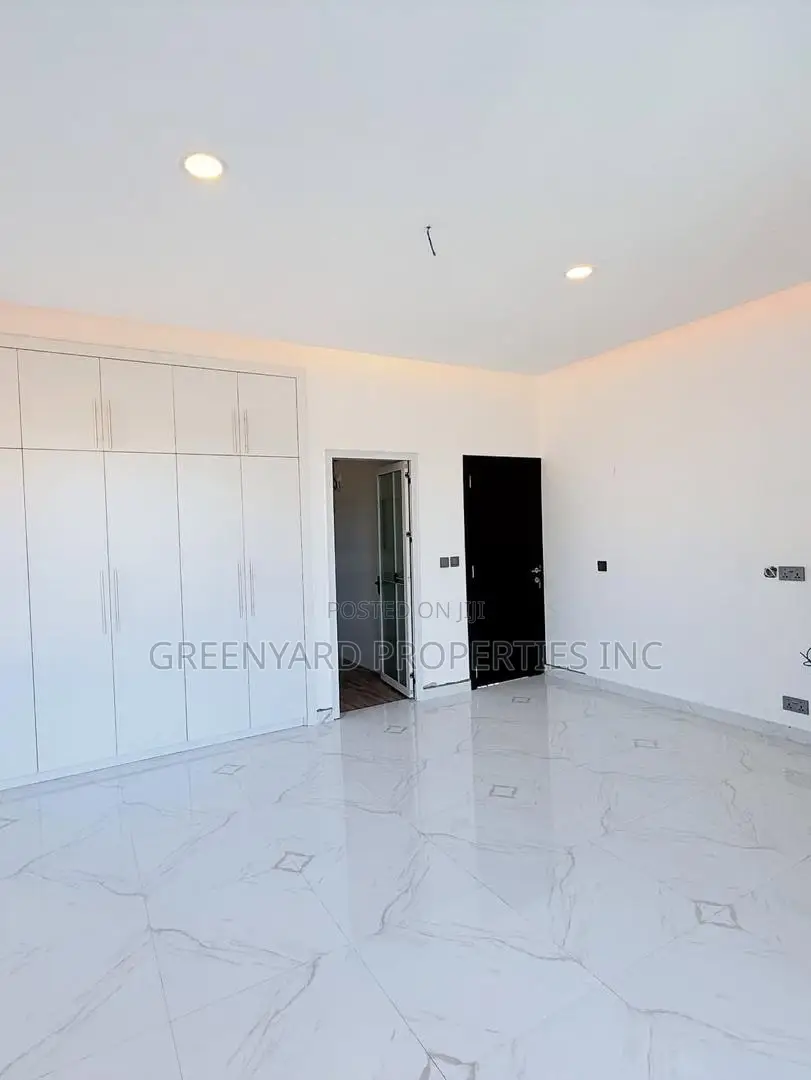 4bdrm House in Sakumono, Spintex for sale
