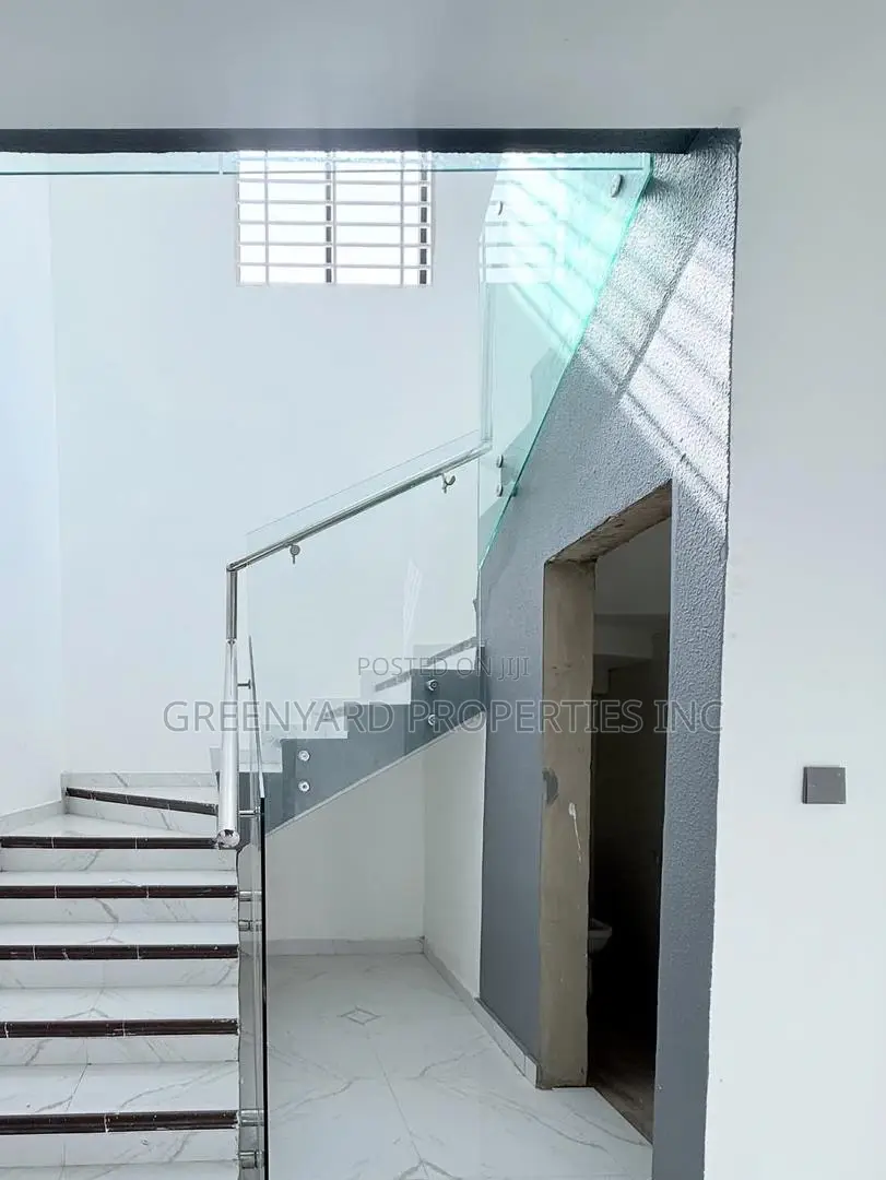4bdrm House in Sakumono, Spintex for sale