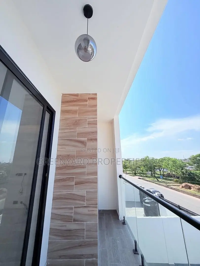 4bdrm House in Sakumono, Spintex for sale