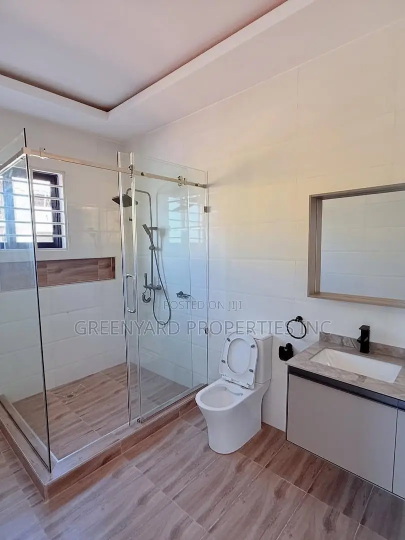 4bdrm House in Sakumono, Spintex for sale