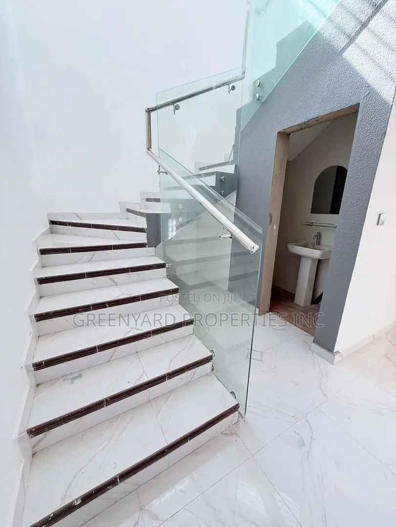4bdrm House in Sakumono, Spintex for sale