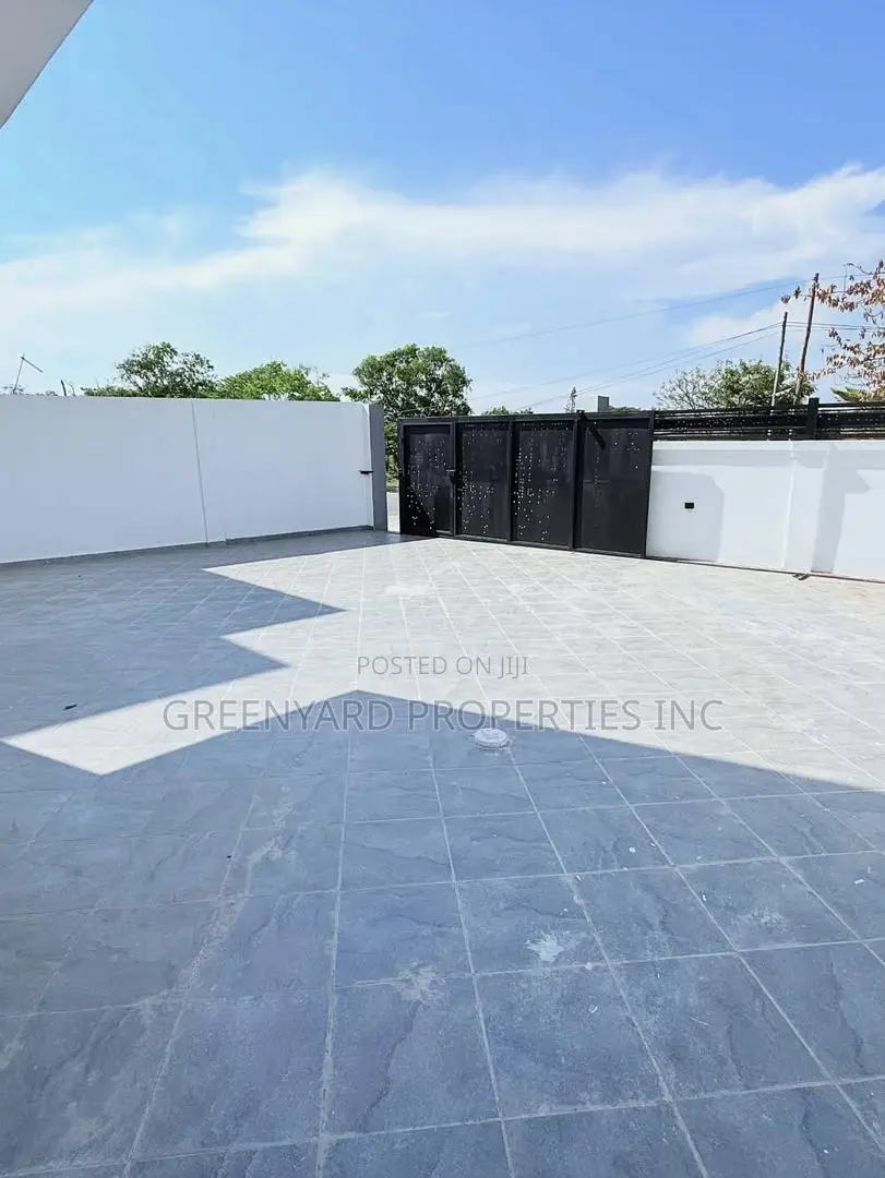 4bdrm House in Sakumono, Spintex for sale