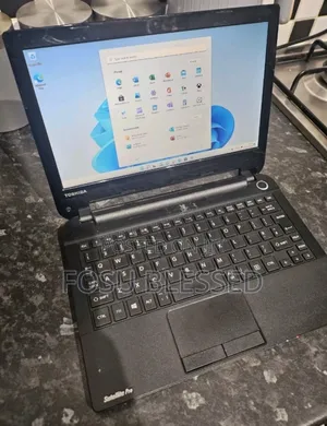 Laptop Toshiba Satellite NB15T 4GB Intel Pentium SSD 128GB
