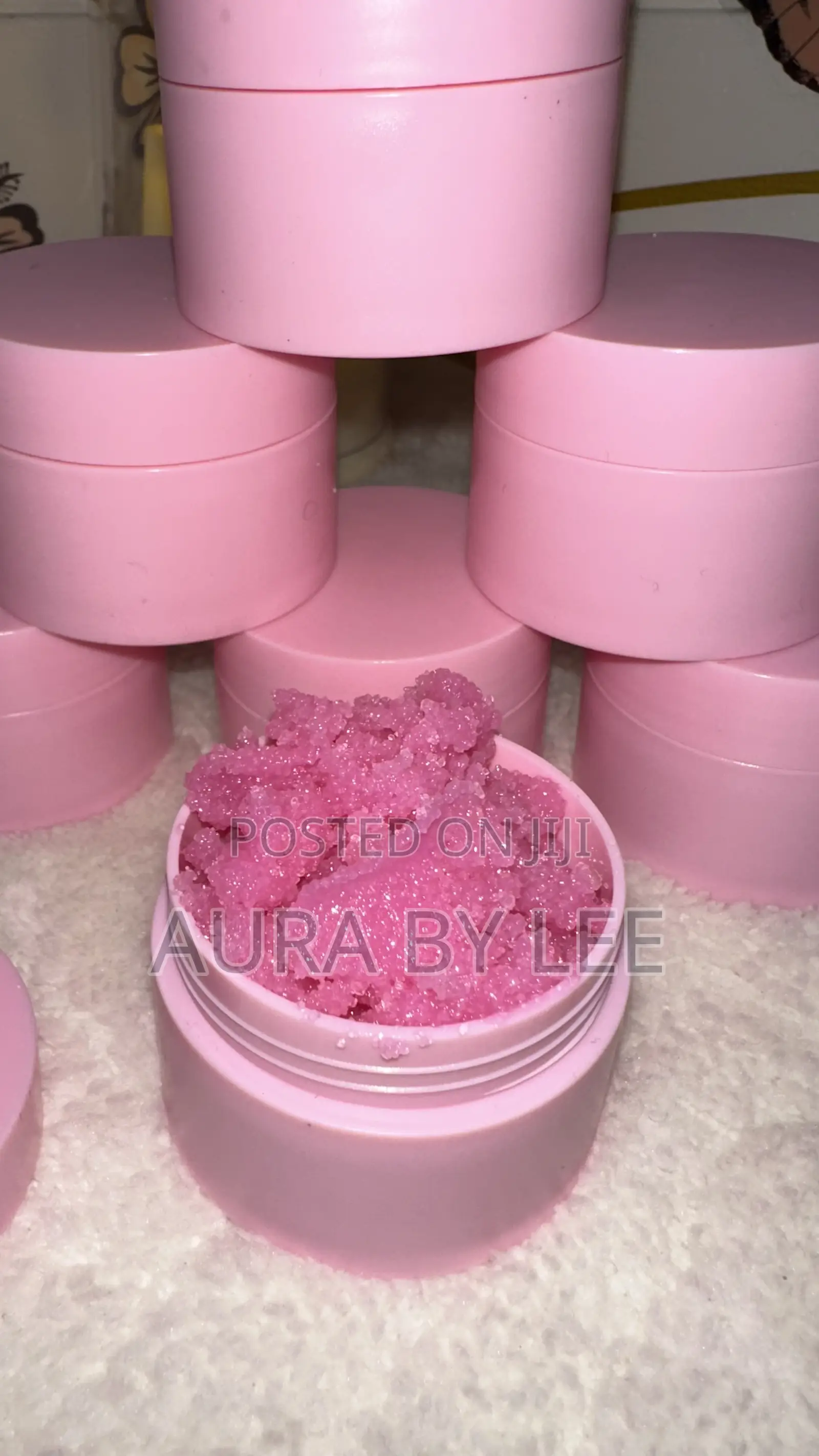 Lip Scrub Exfoliates