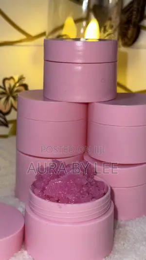 Lip Scrub Exfoliates