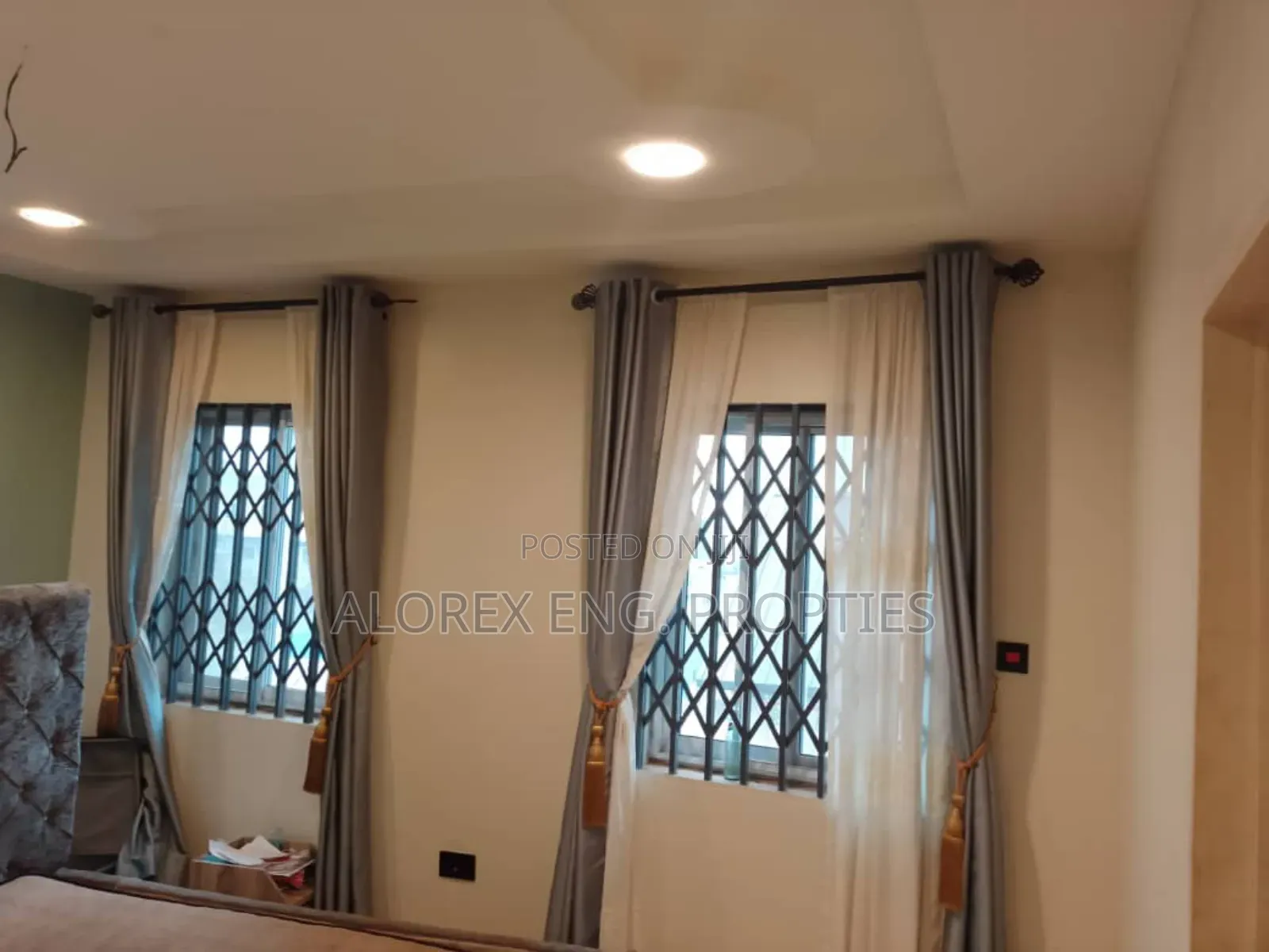 9bdrm House in Self Compound House, Oyibi for sale