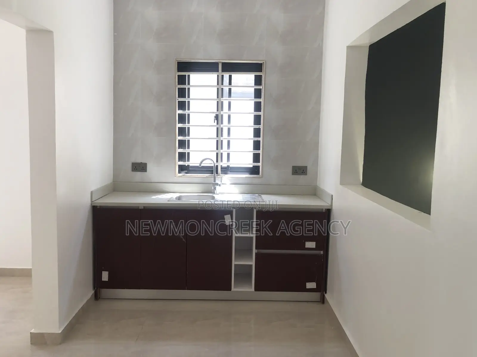 4bdrm Duplex in Oyarifa Estates, Accra Metropolitan for sale