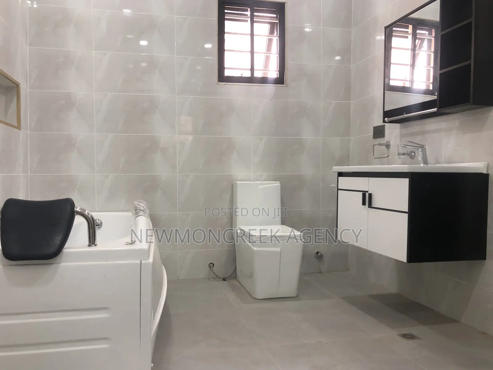 4bdrm Duplex in Oyarifa Estates, Accra Metropolitan for sale