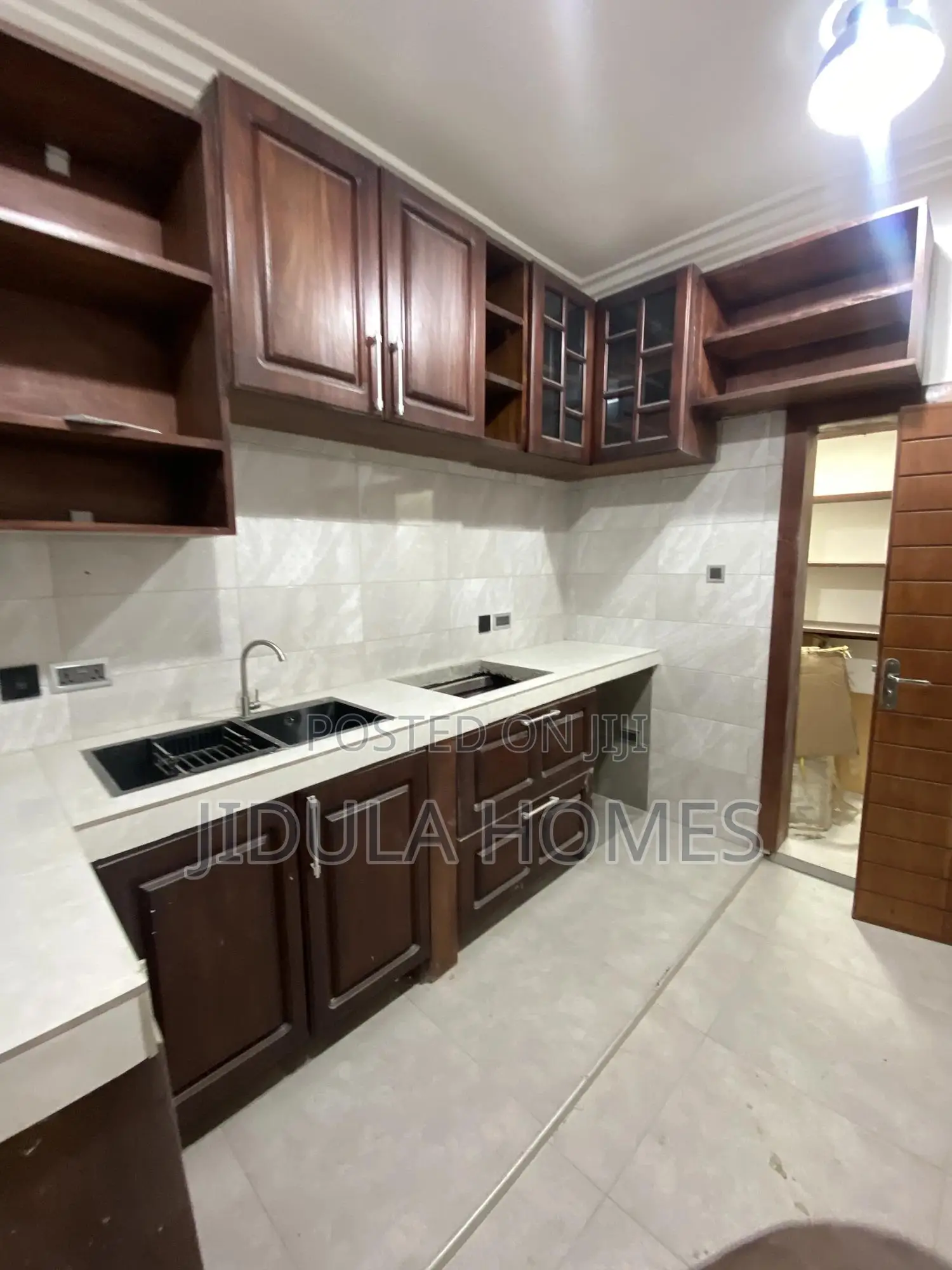 2bdrm Apartment in Lakeside Estate for rent