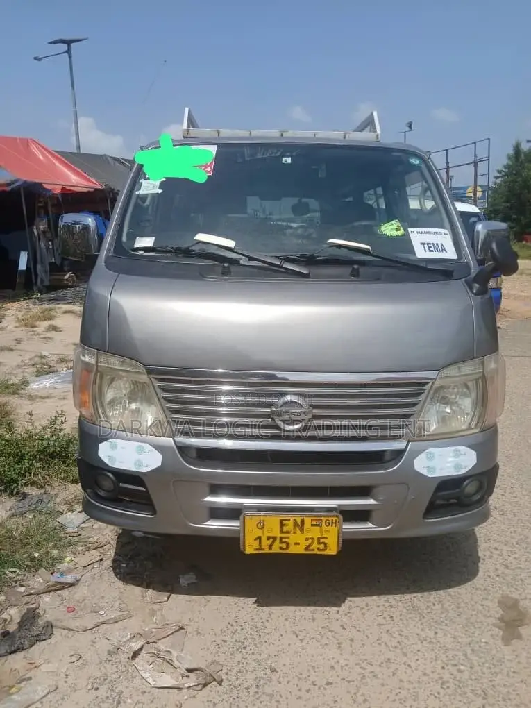 Nissan Caravan 2012 Red