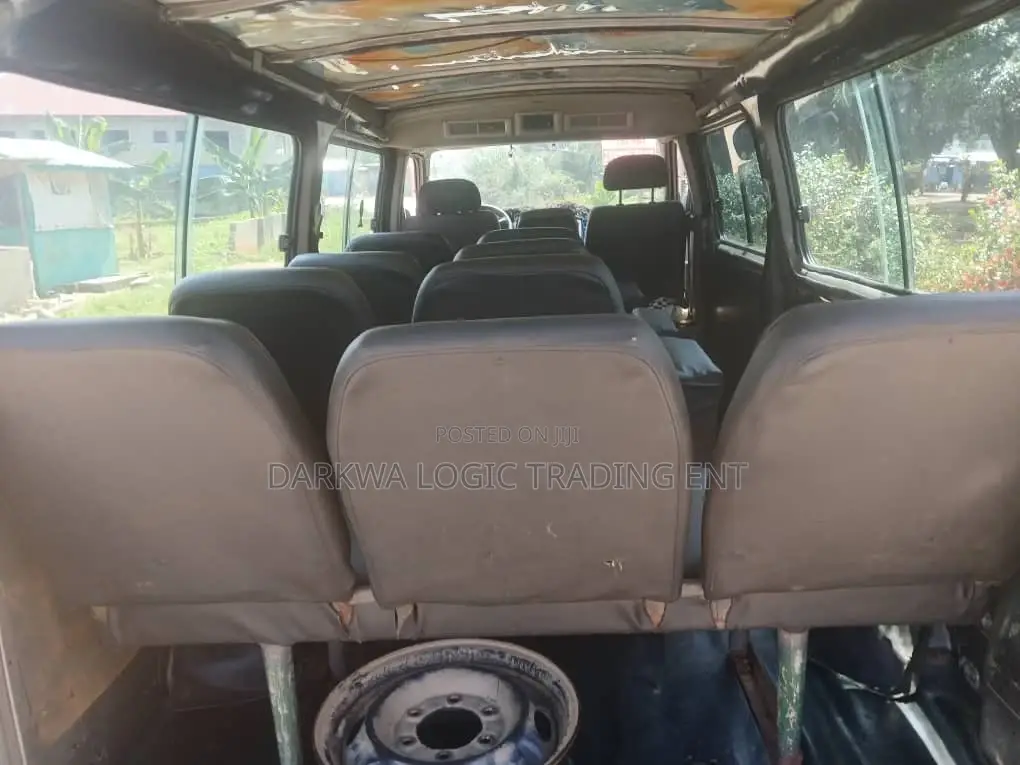 Nissan Caravan 2012 Red