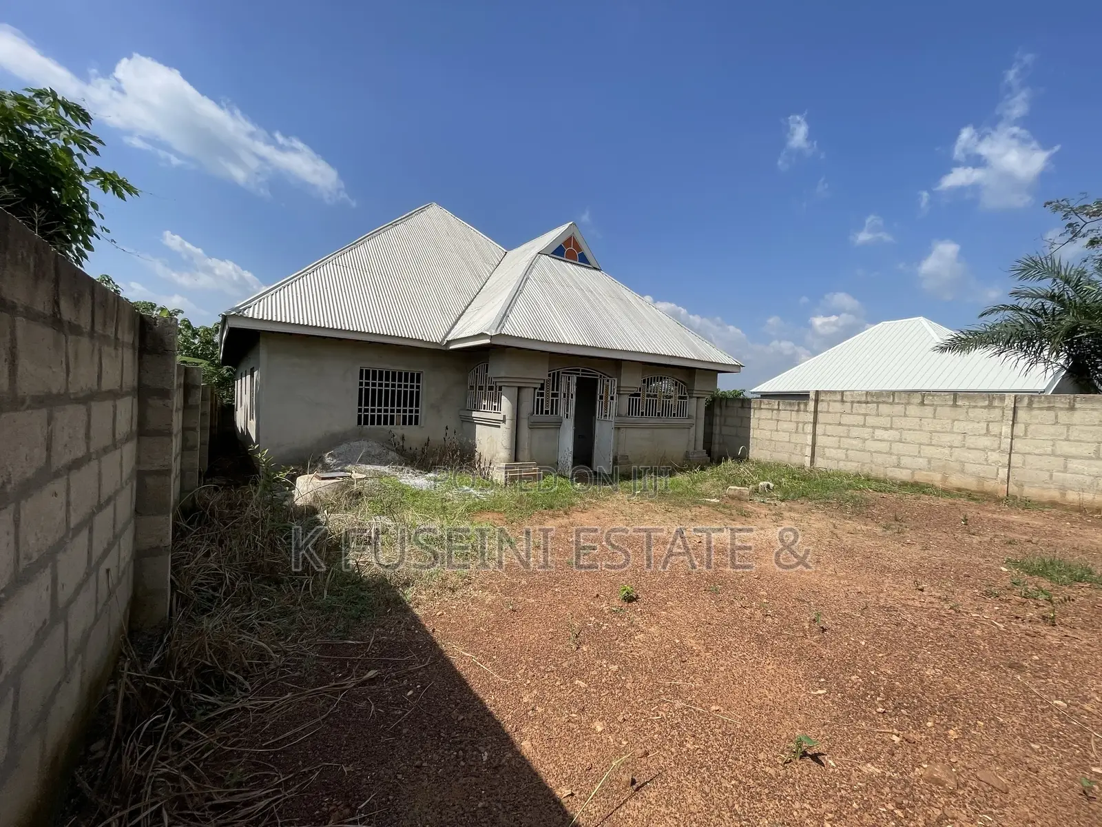 3bdrm House in K Fuseini Estate, Kumasi Metropolitan for sale