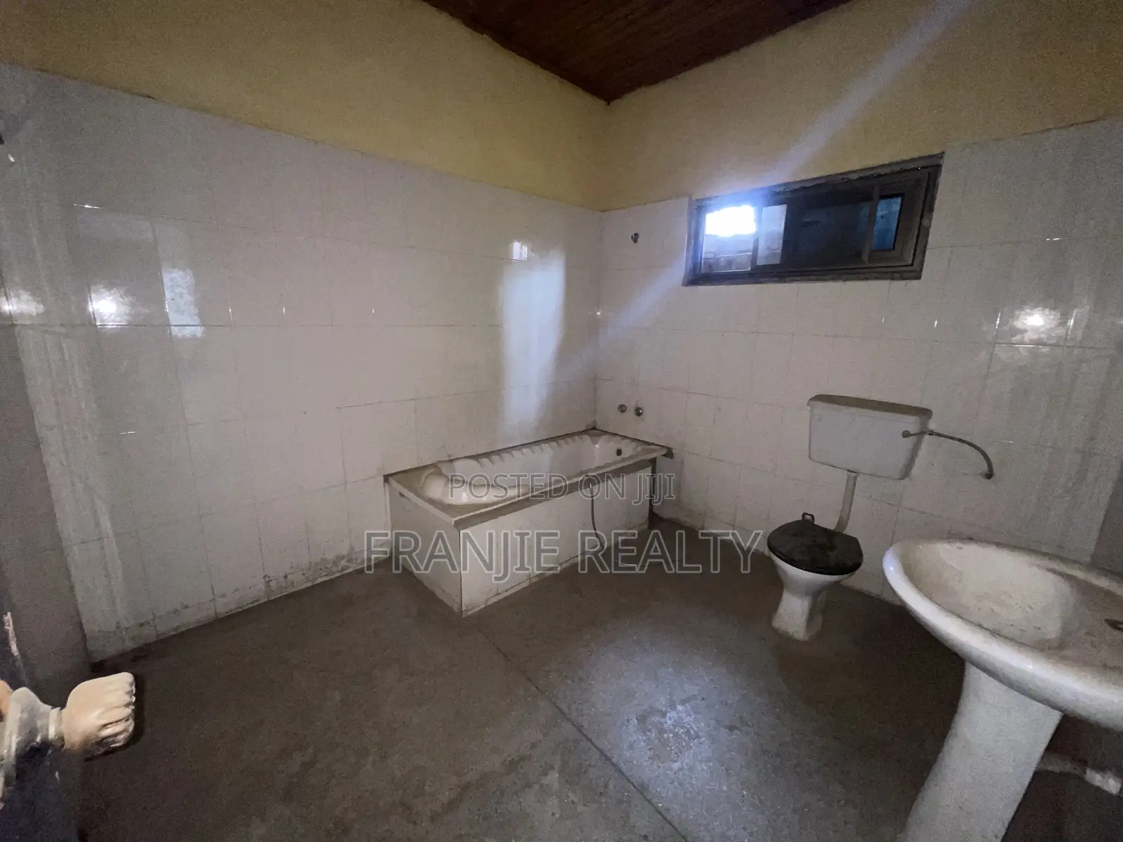 4bdrm House in Franjie Realty, Kasoa for sale