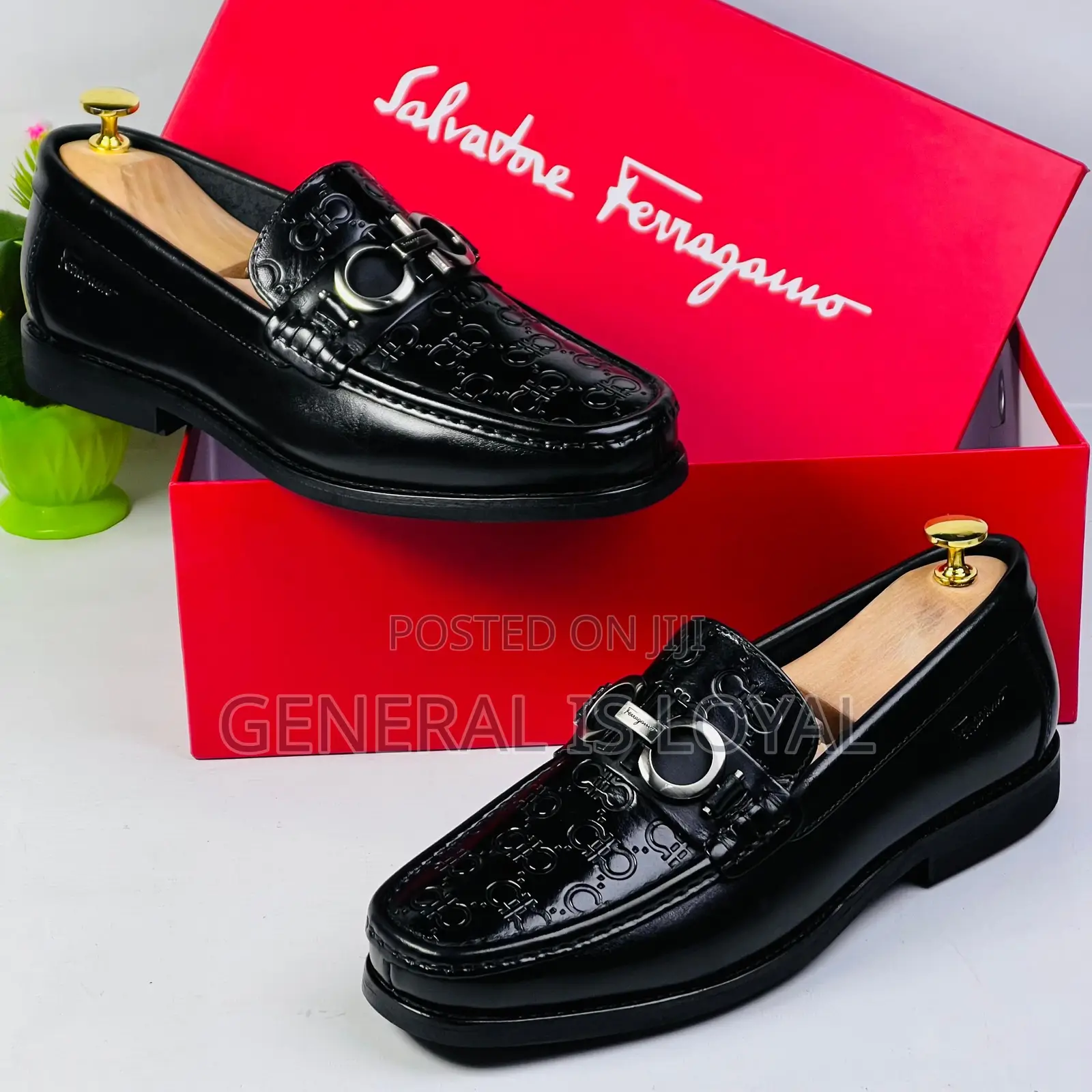 Salvatore Ferragamo Black  Solid Leather Men’S Loafer