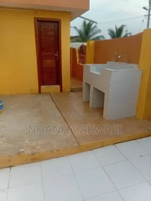 3bdrm House in Community 20, Tema Metropolitan for rent