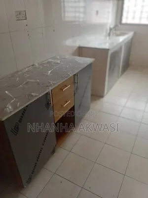 3bdrm House in Community 20, Tema Metropolitan for rent