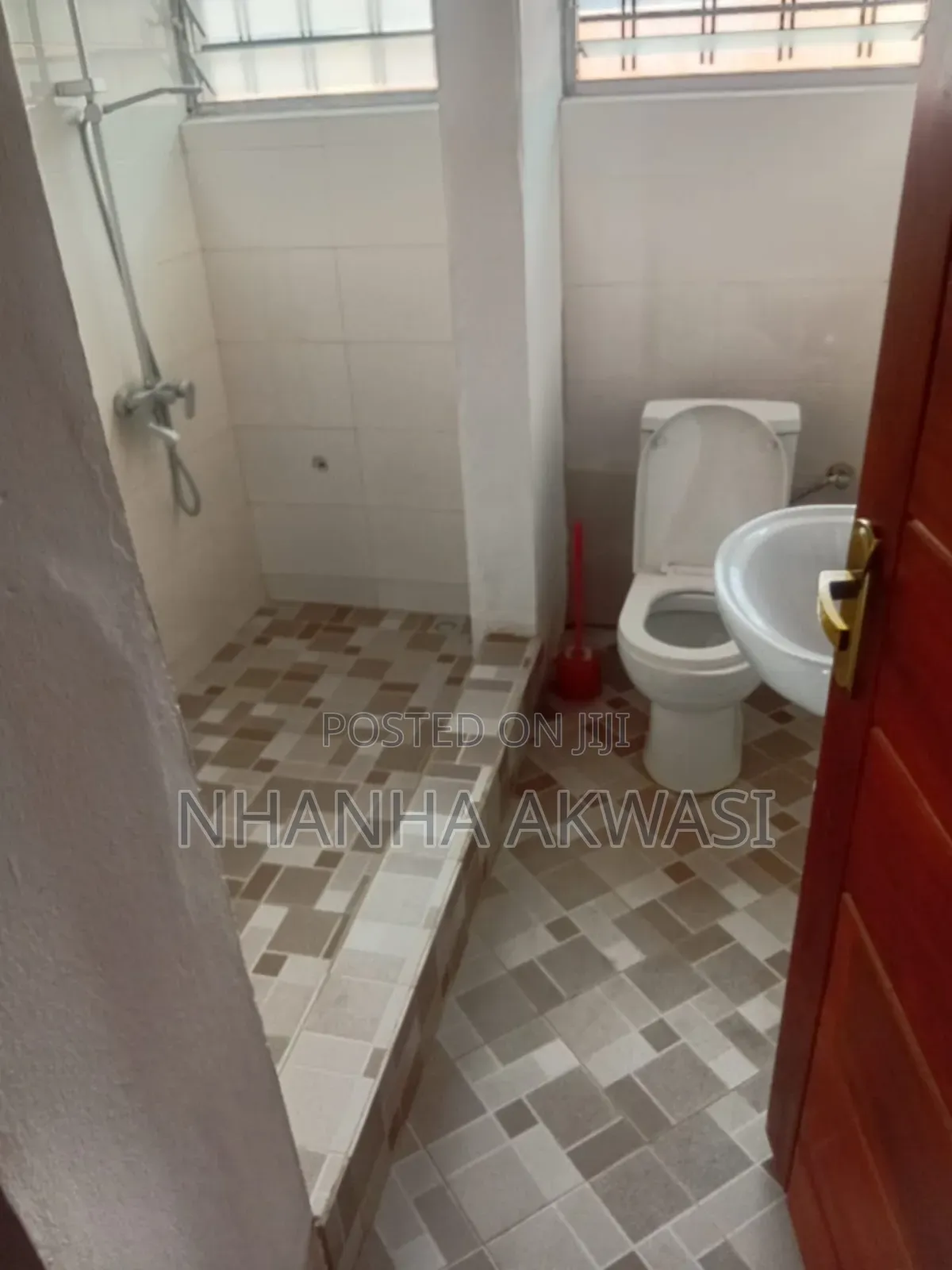 3bdrm House in Community 20, Tema Metropolitan for rent