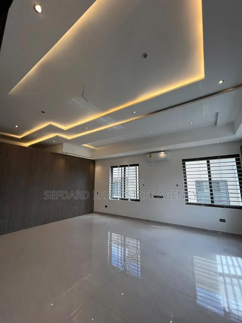 5bdrm Mansion in East Legon for sale