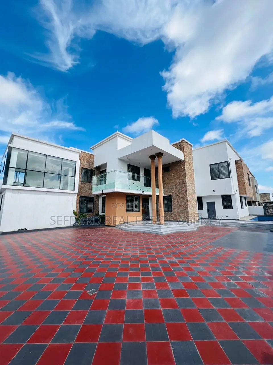 5bdrm Mansion in East Legon for sale