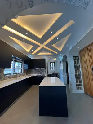 5bdrm Mansion in East Legon for sale