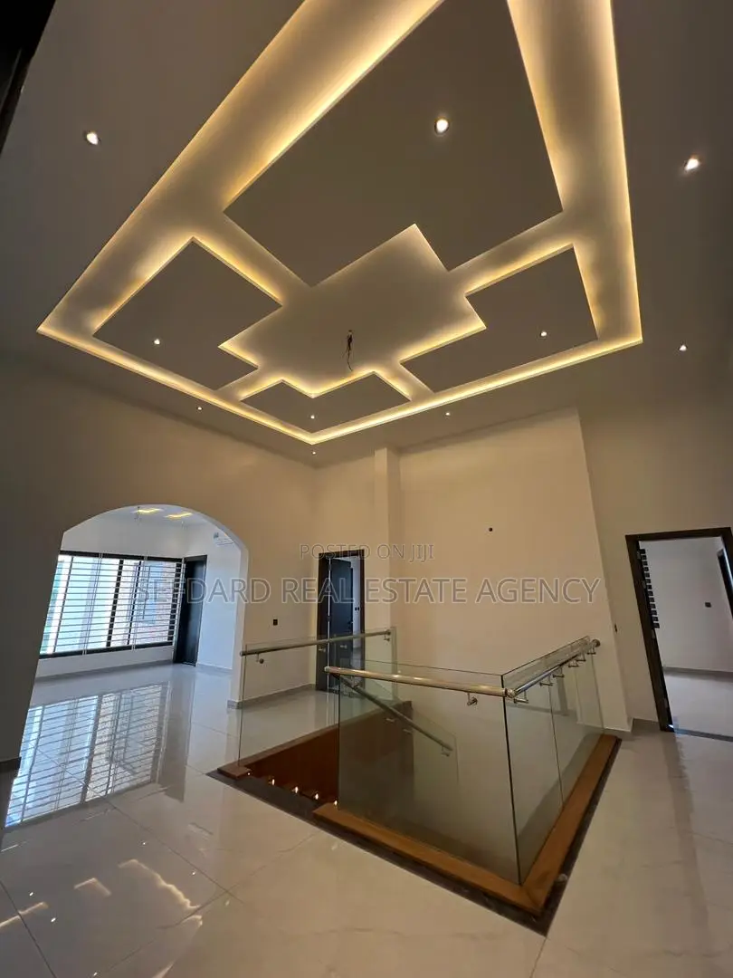 5bdrm Mansion in East Legon for sale