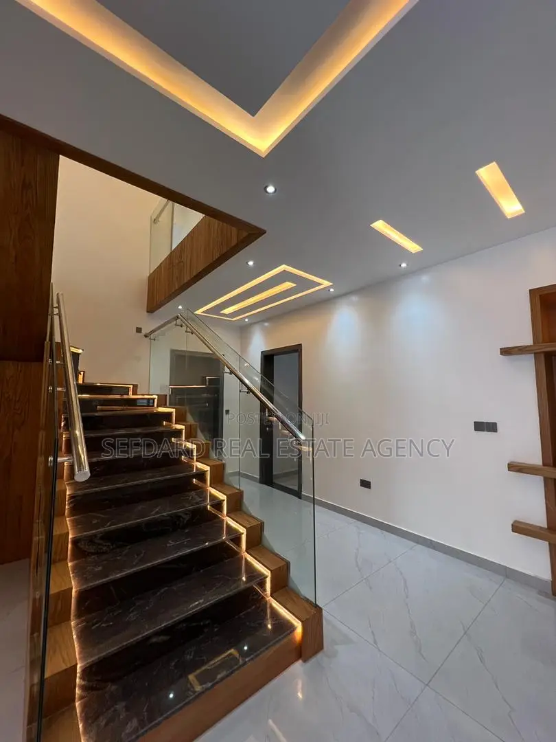 5bdrm Mansion in East Legon for sale