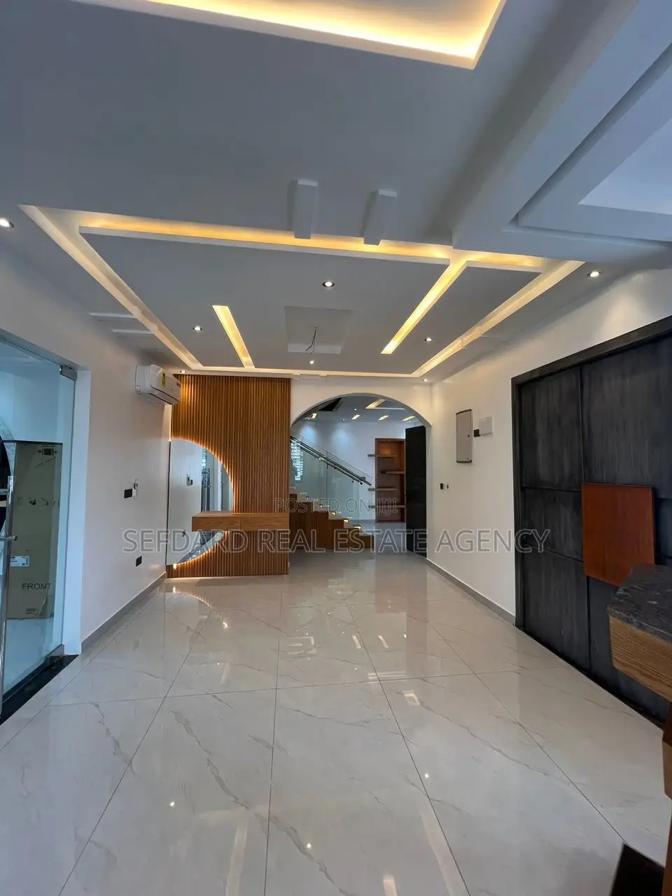 5bdrm Mansion in East Legon for sale