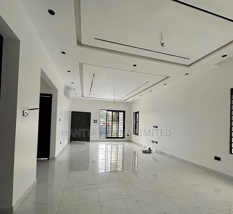 3bdrm House in Lake Side Estate for sale