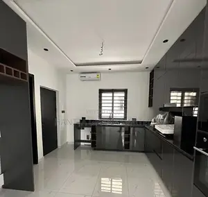 3bdrm House in Lake Side Estate for sale