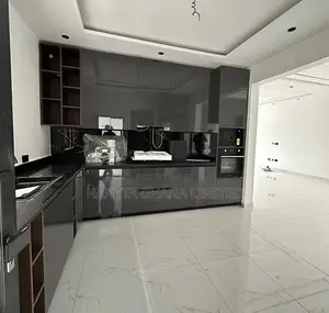 3bdrm House in Lake Side Estate for sale