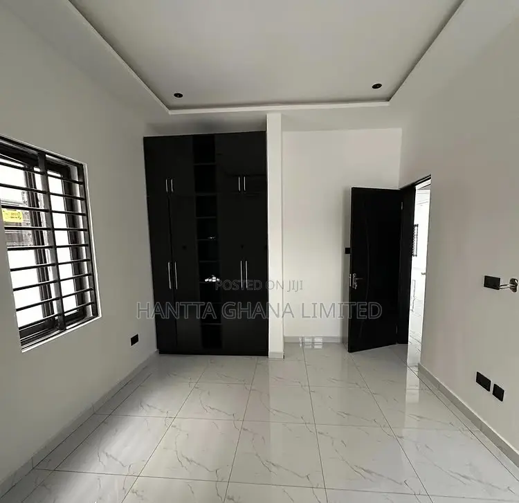 3bdrm House in Lake Side Estate for sale