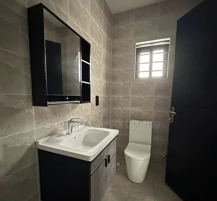 3bdrm House in Lake Side Estate for sale